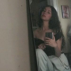 Meet your Posher, Mora